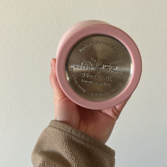 Reduce pink 34 oz tumbler - Picture 2 of 3